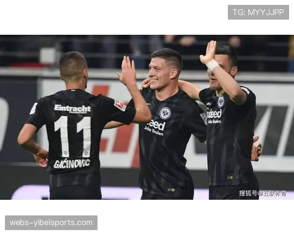 法兰克福3-0完胜门兴，布朗、阿迈莫尼、克纳夫各入一球